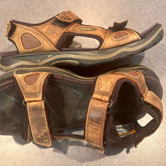 ****SHIPPING AVAILABLE ON ALL FOOTWEAR****   ALL FOOTWEAR ITEMS ARE PREVIOUSLY O - Picture 1 of 7